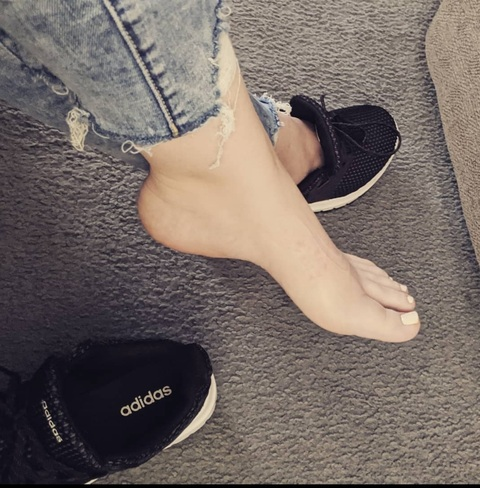 Leaked beezysfeetsies header onlyfans leaked