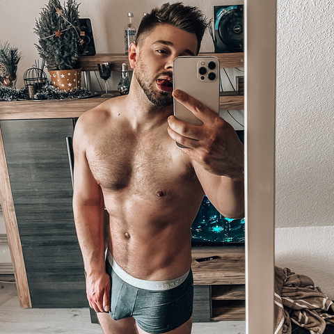 Leaked bennyreschl header onlyfans leaked