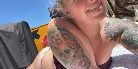 Leaked blueeyedbitch1 header onlyfans leaked