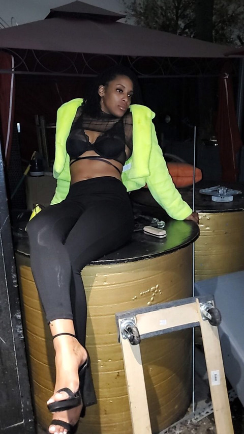 Leaked goldengal25 header onlyfans leaked