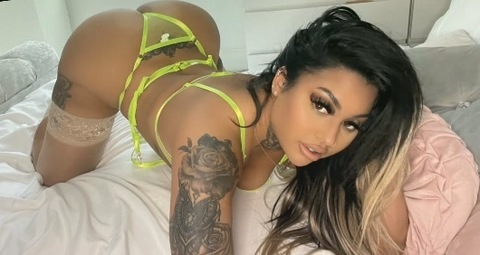 Leaked larna_lashes header onlyfans leaked