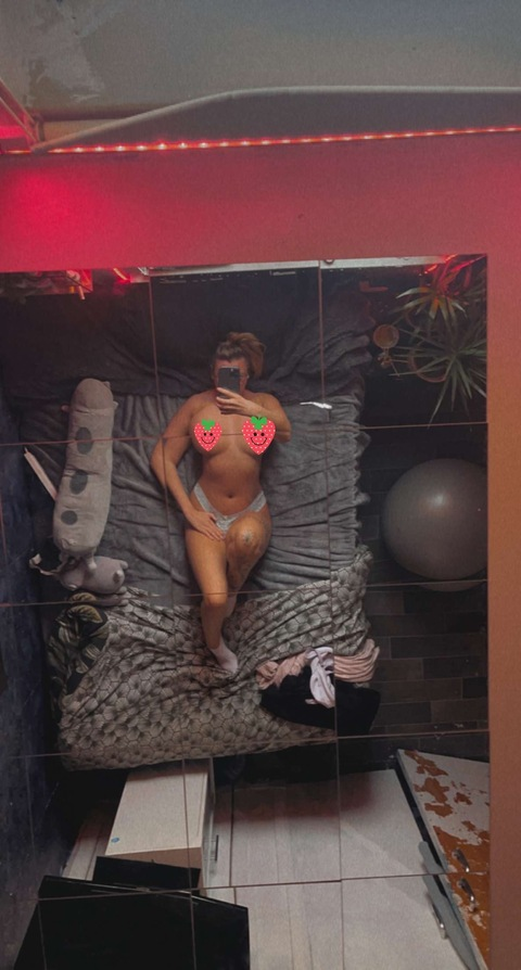 Leaked laurajuliemc header onlyfans leaked