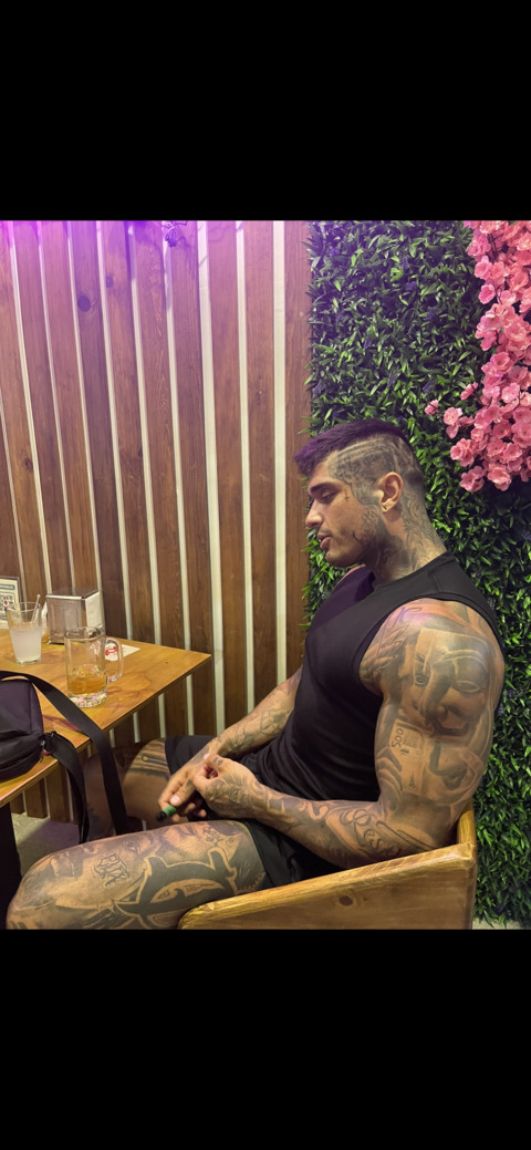 Leaked leon_traveling header onlyfans leaked