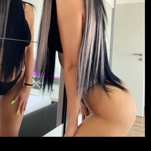 Leaked medeea_larisa header onlyfans leaked