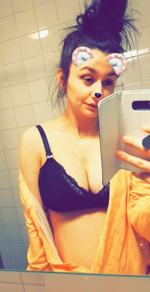 Leaked nanaviola header onlyfans leaked