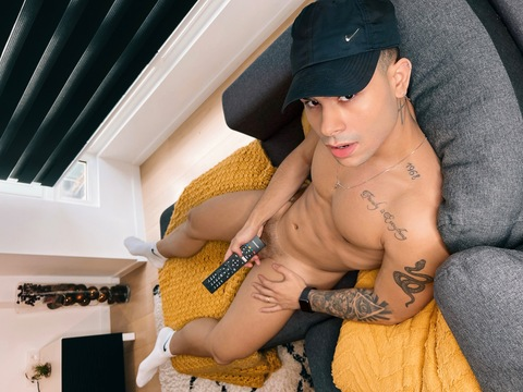 Leaked robert_santanaa header onlyfans leaked
