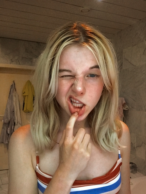 Leaked stefanieelisabeth header onlyfans leaked