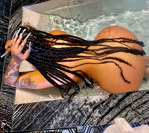 Leaked thereallareina header onlyfans leaked