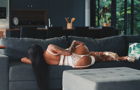 Leaked tscarlaamaral header onlyfans leaked